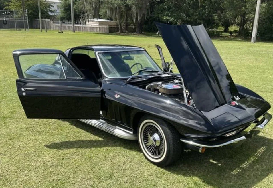 Chevrolet-Corvette-coupe-1966-Black-Black-3
