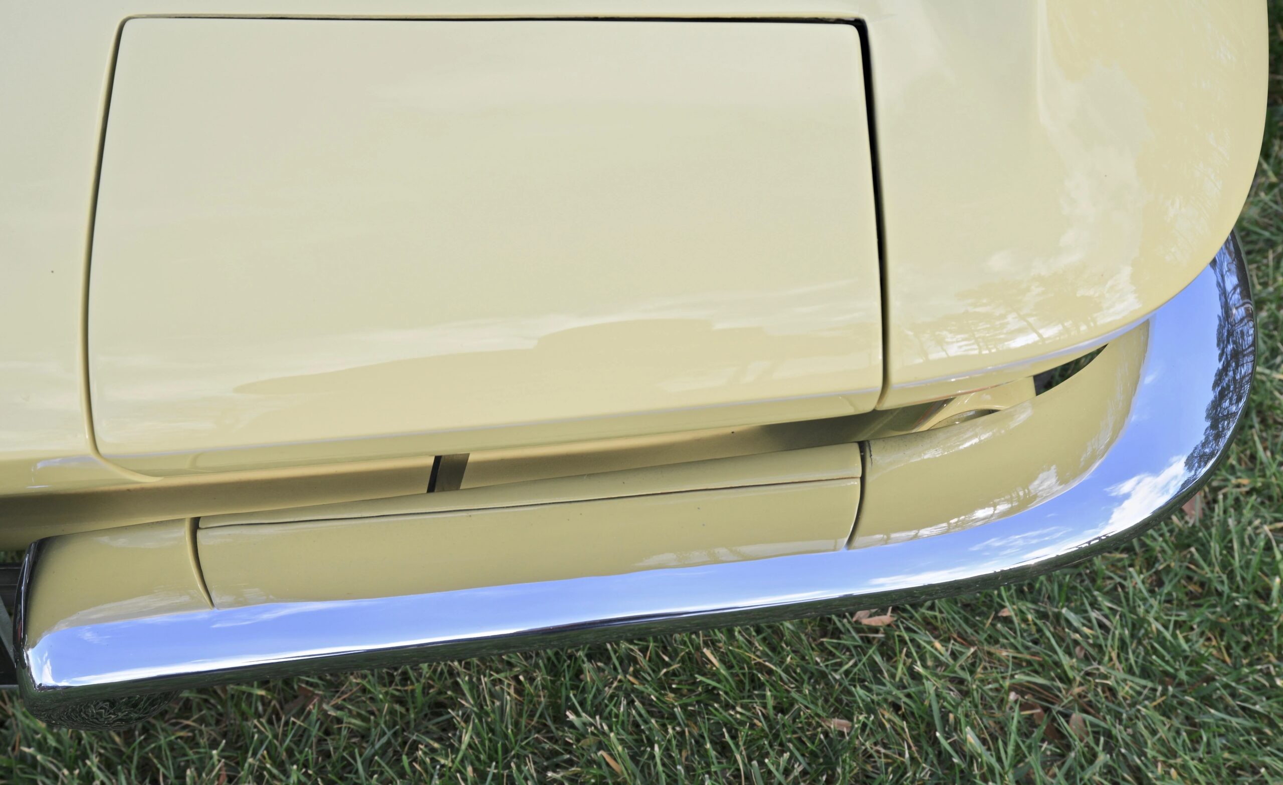 Chevrolet-Corvette-coupe-1967-Yellow-Black-5