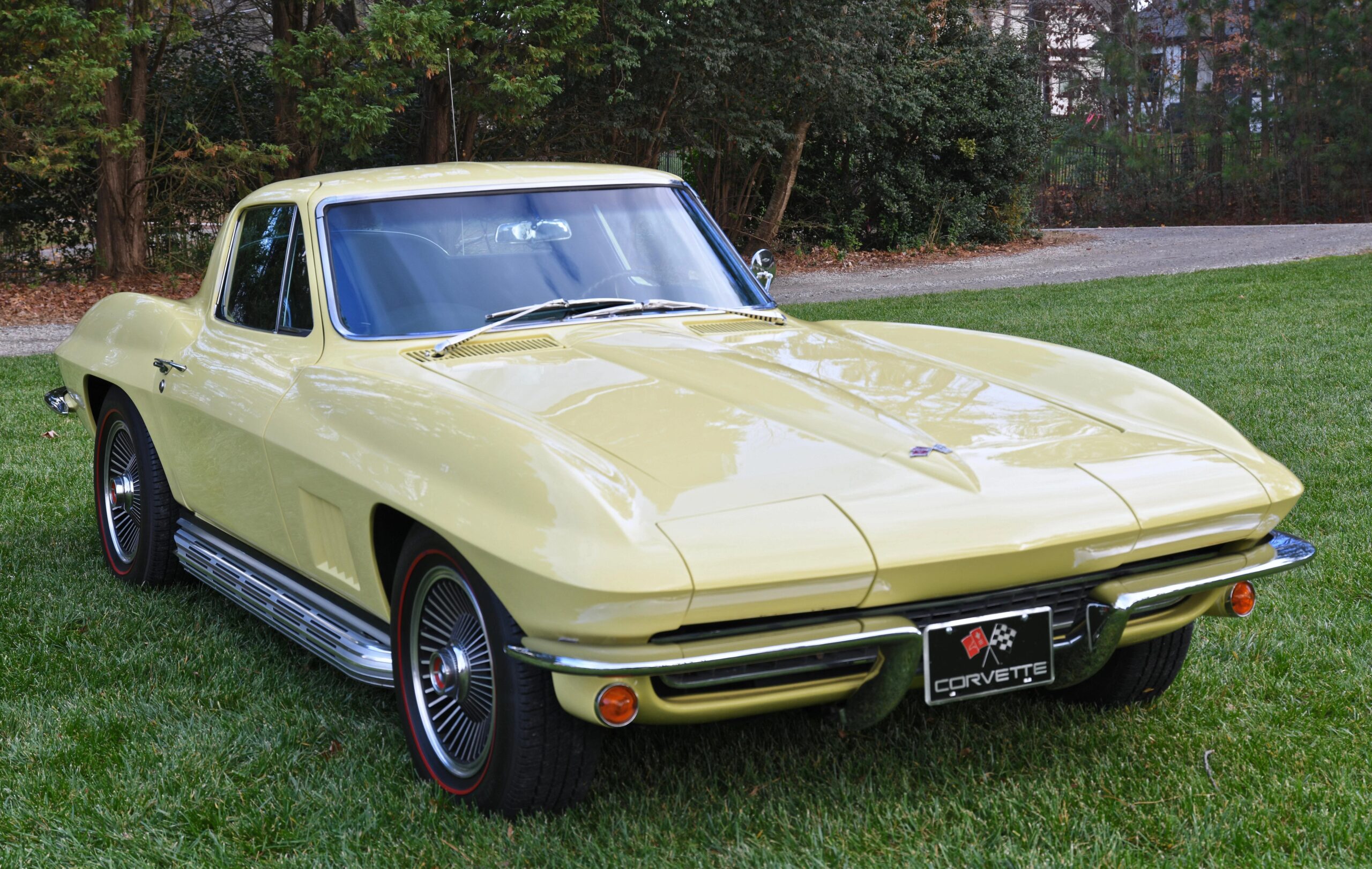 Chevrolet-Corvette-coupe-1967-Yellow-Black-6