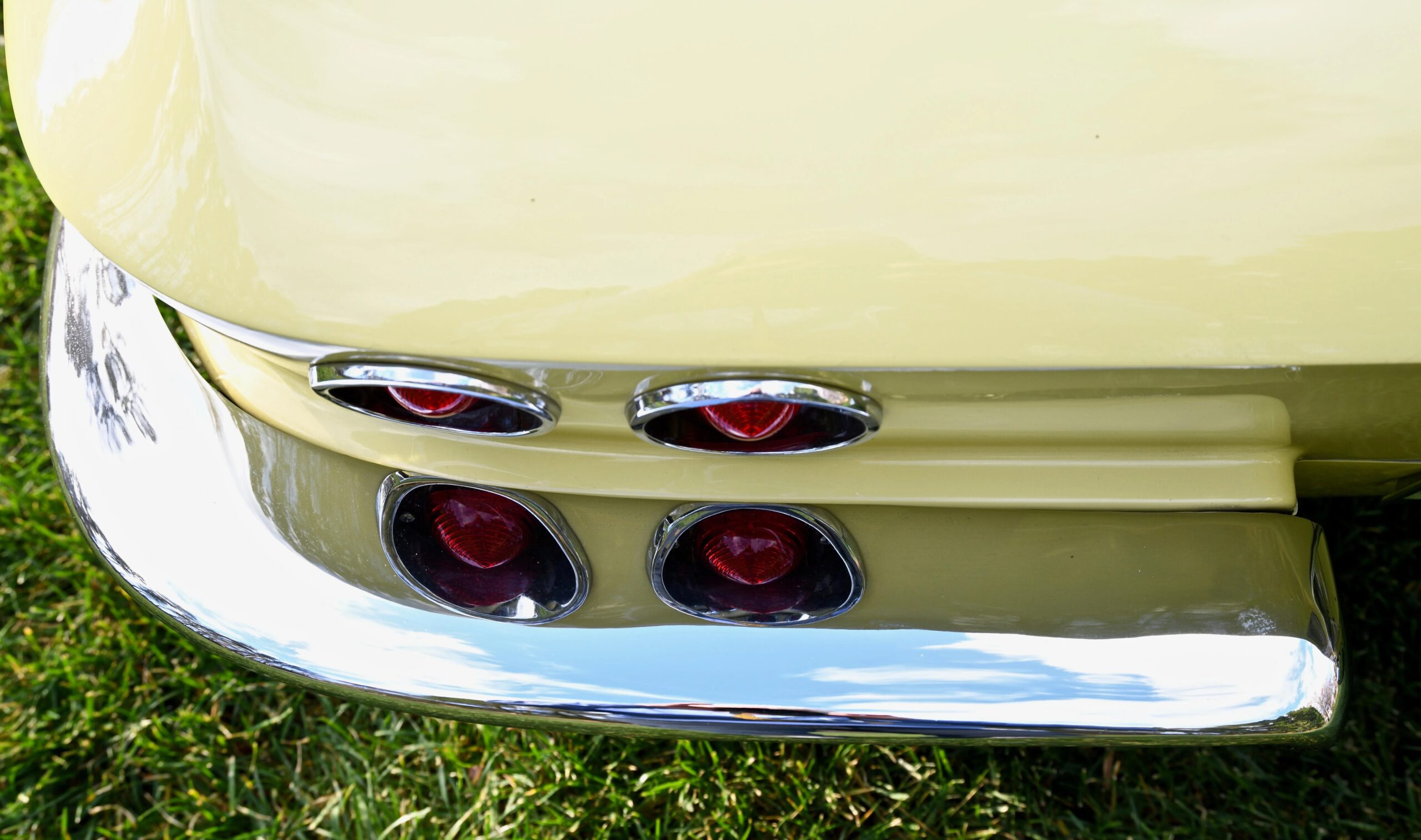 Chevrolet-Corvette-coupe-1967-Yellow-Black-7