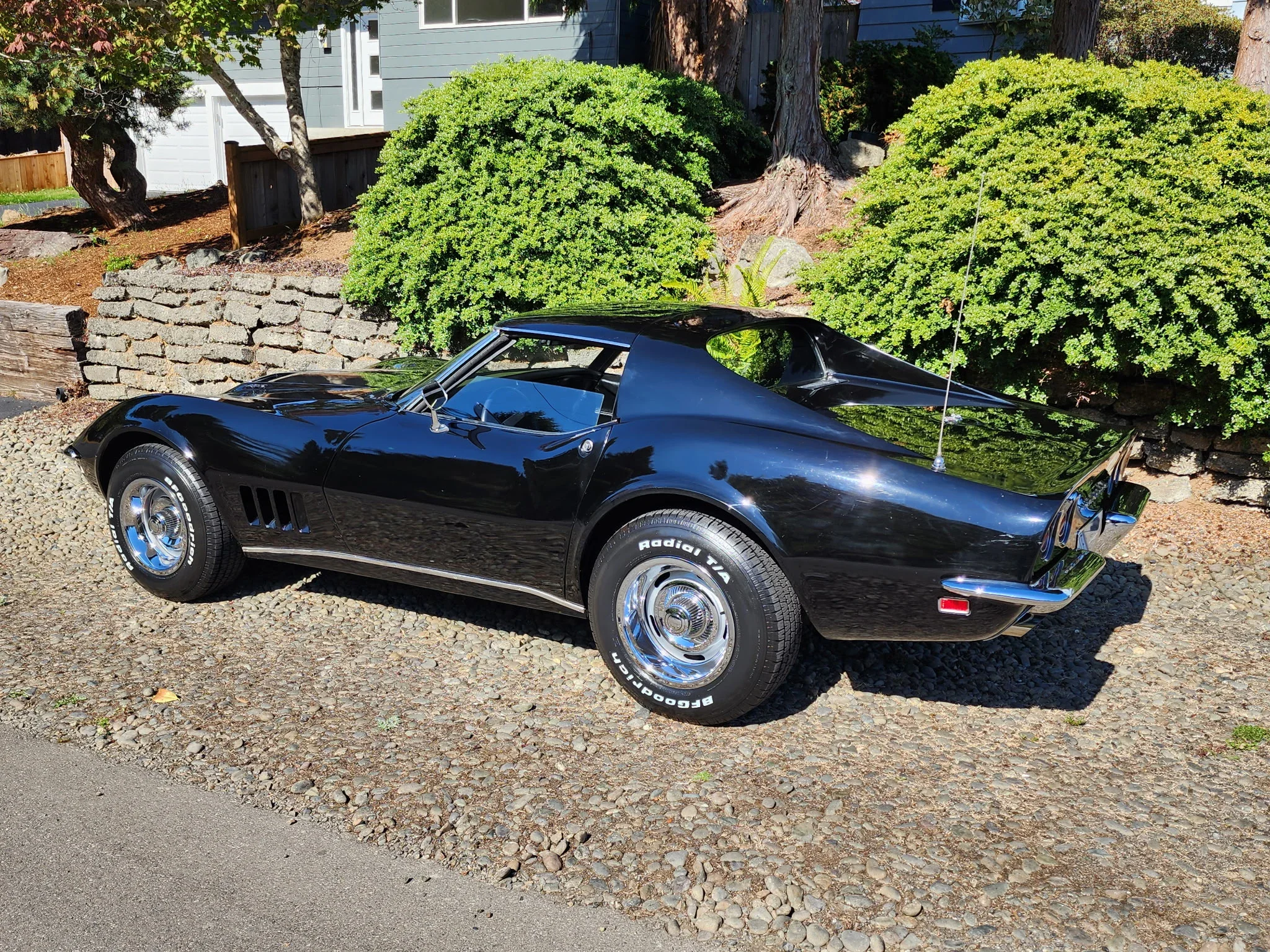 Chevrolet-Corvette-coupe-1968-Black-Black-16