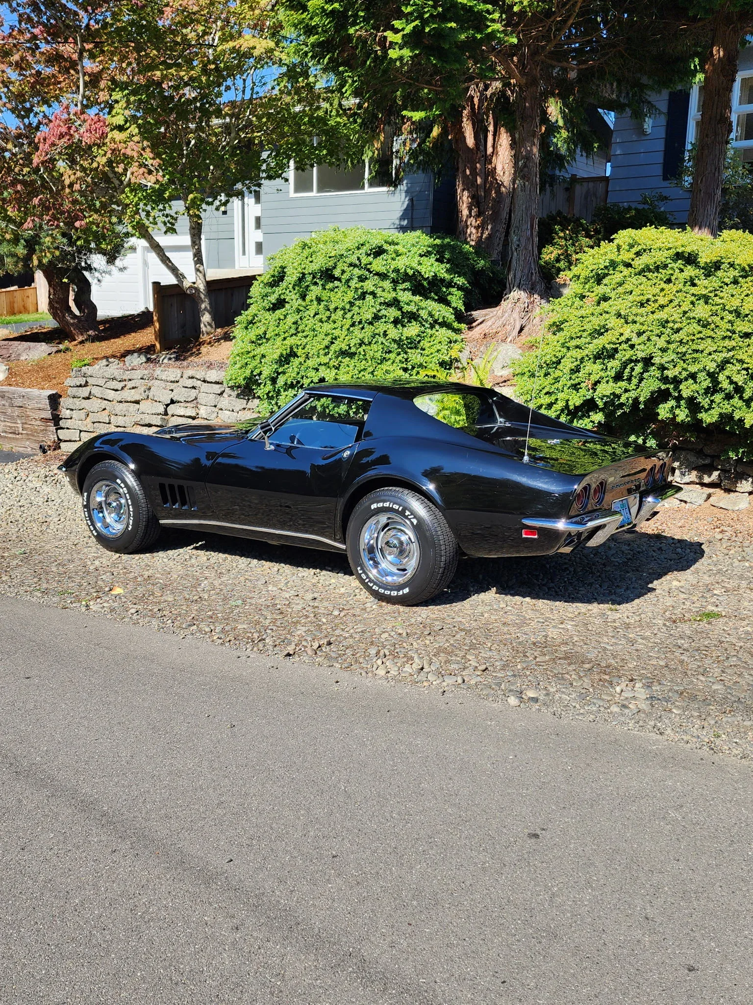Chevrolet-Corvette-coupe-1968-Black-Black-4
