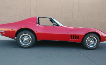 Chevrolet-Corvette-coupe-1968-Red-Black-2