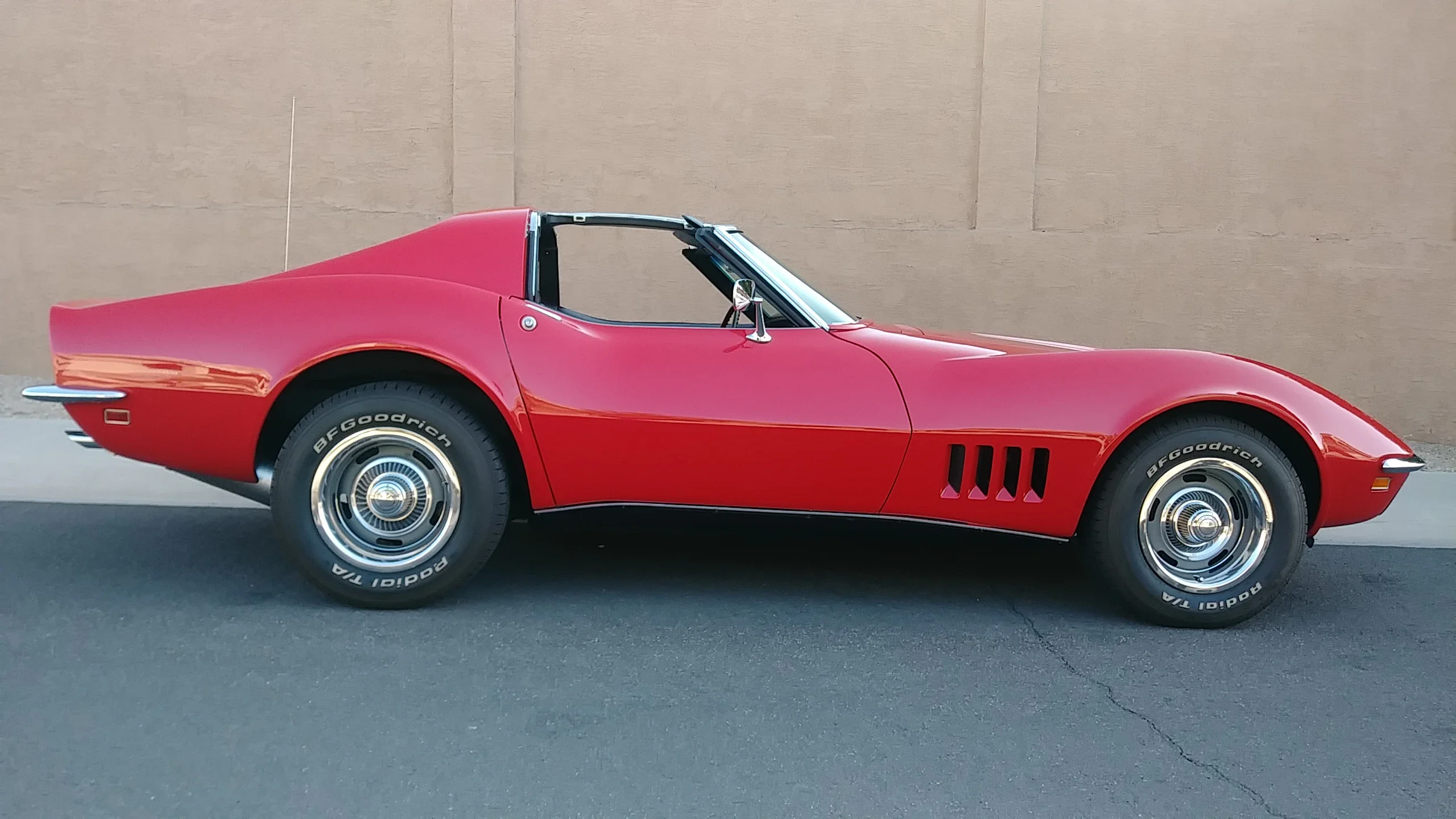 Chevrolet-Corvette-coupe-1968-Red-Black-2