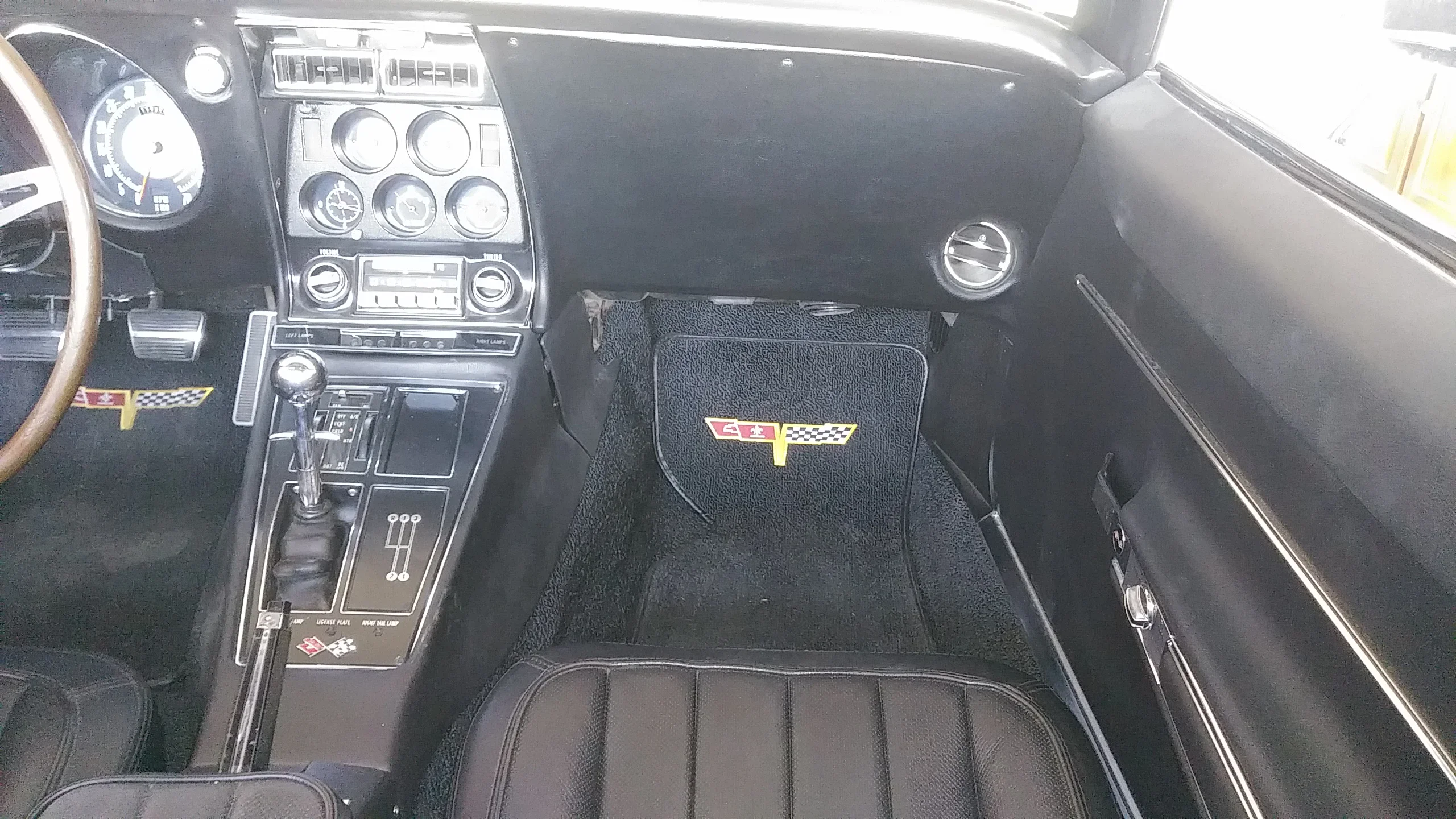 Chevrolet-Corvette-coupe-1968-Red-Black-71