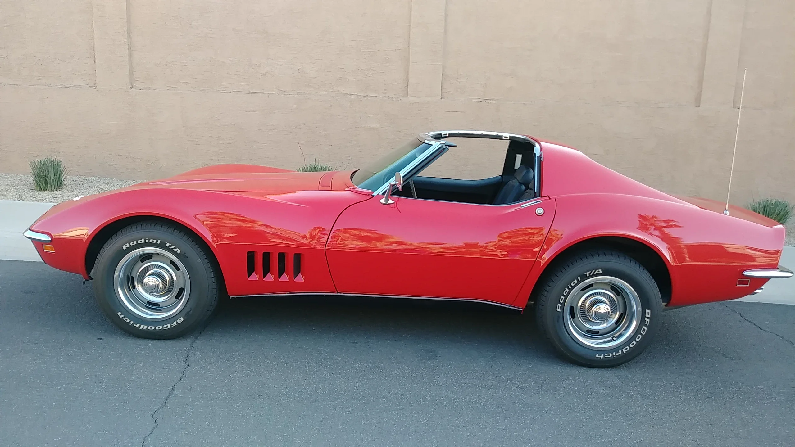 Chevrolet-Corvette-coupe-1968-Red-Black-9