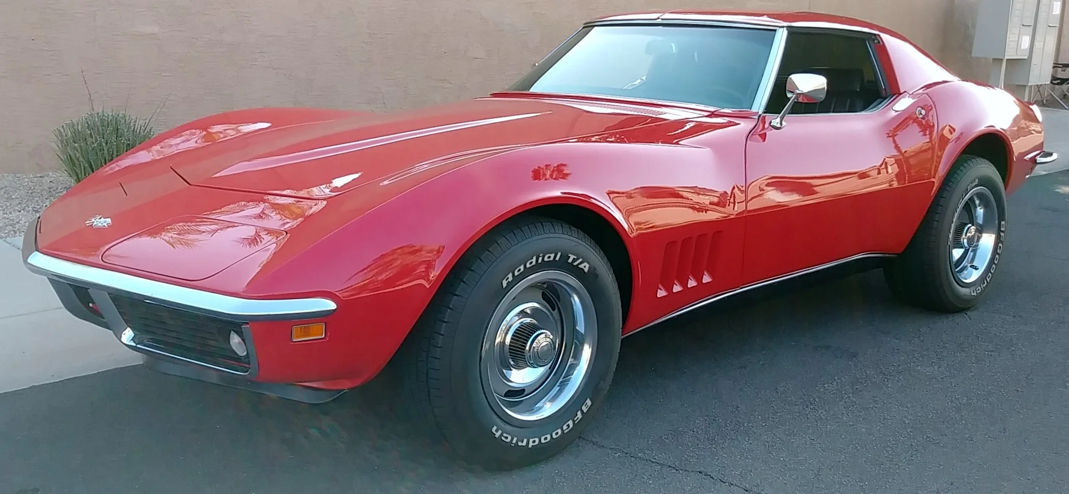 Chevrolet-Corvette-coupe-1968-Red-Black