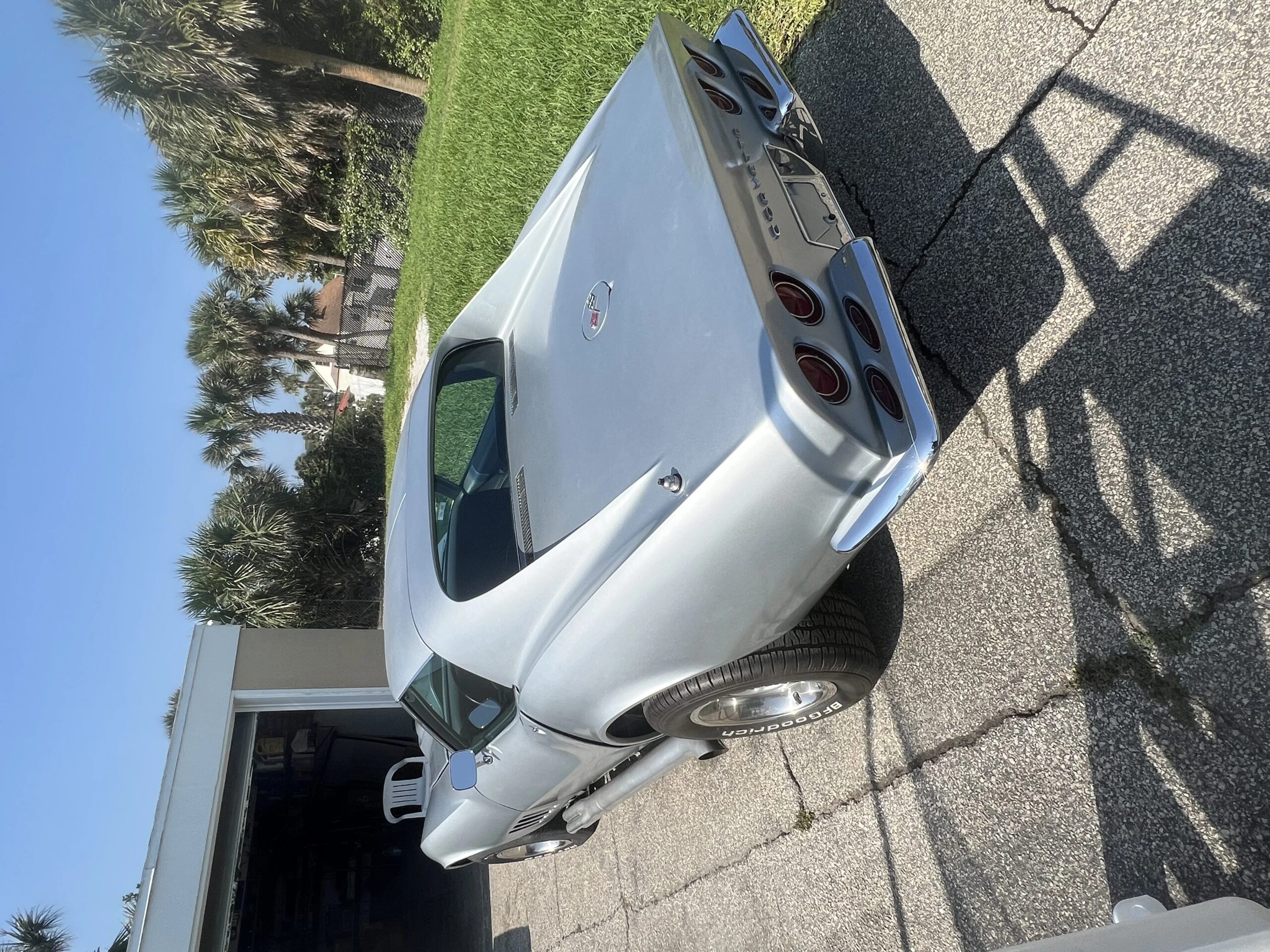Chevrolet-Corvette-coupe-1968-Silver-Black-1