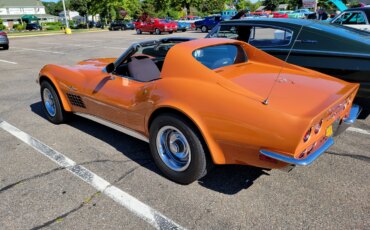 Chevrolet-Corvette-coupe-1971-Orange-Black-2