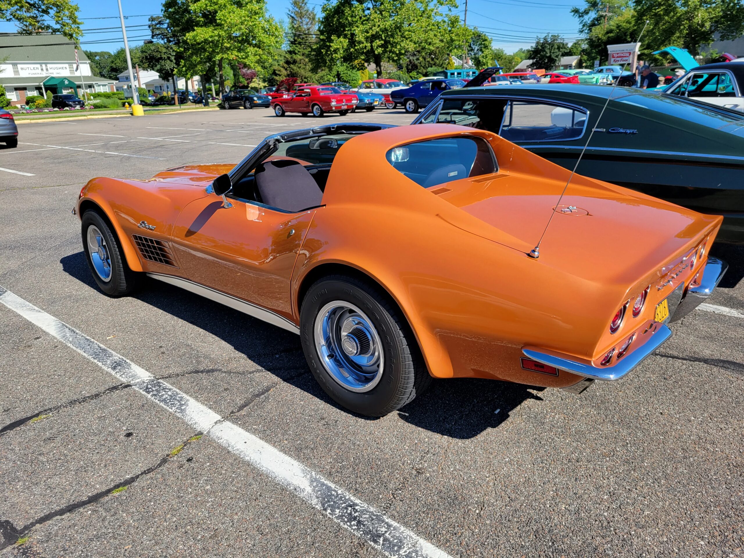 Chevrolet-Corvette-coupe-1971-Orange-Black-2