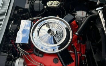 Chevrolet-Corvette-coupe-1971-Silver-Red-1