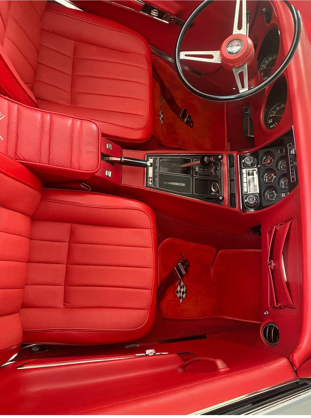 Chevrolet-Corvette-coupe-1971-Silver-Red