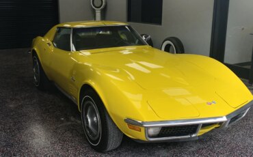 Chevrolet-Corvette-coupe-1971-Yellow-Black-2