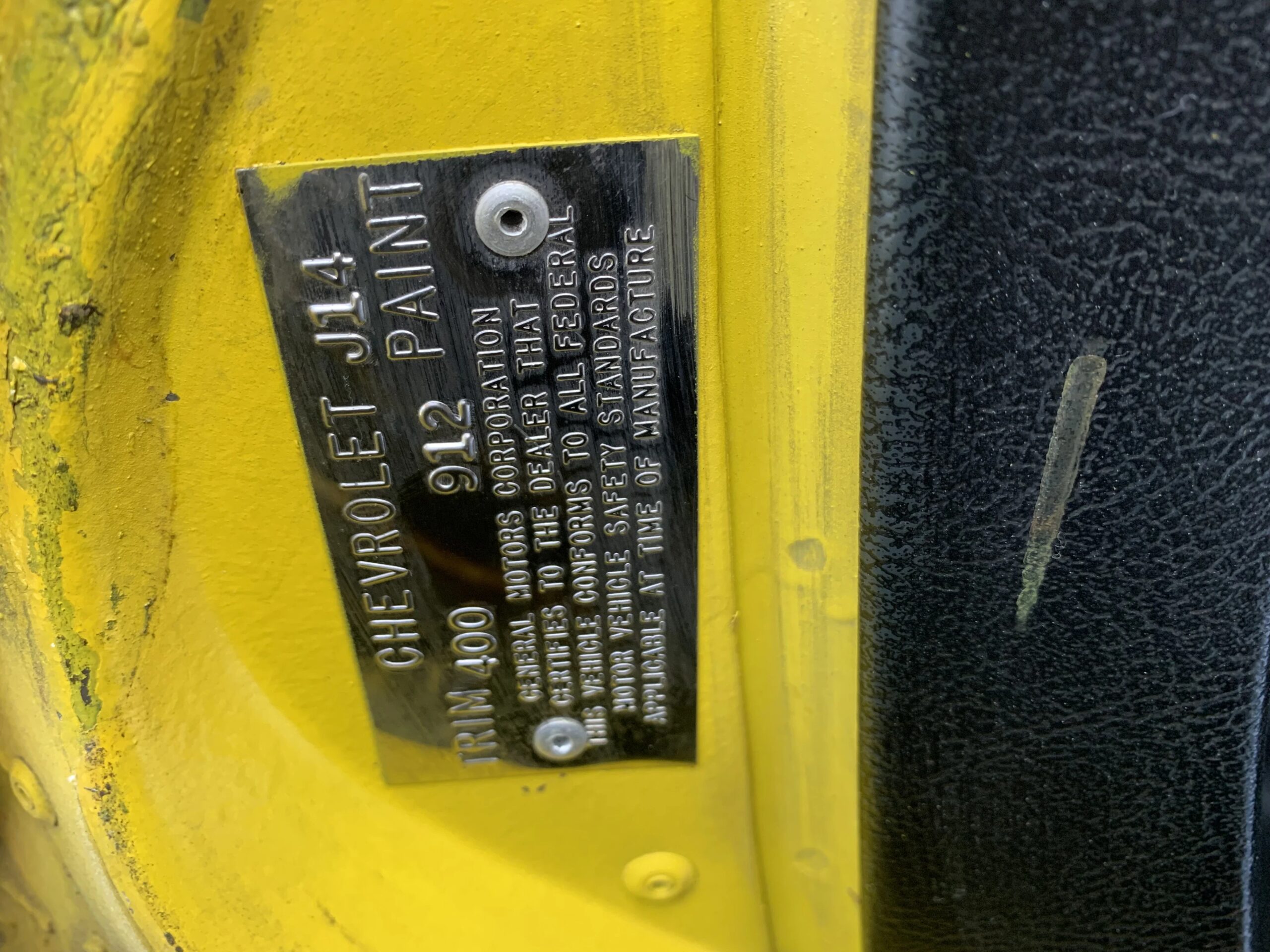 Chevrolet-Corvette-coupe-1971-Yellow-Black-21
