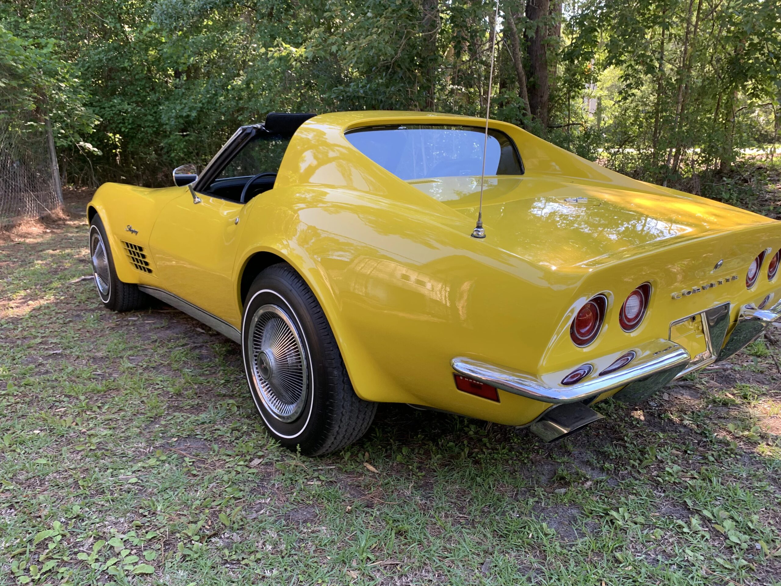 Chevrolet-Corvette-coupe-1971-Yellow-Black-22
