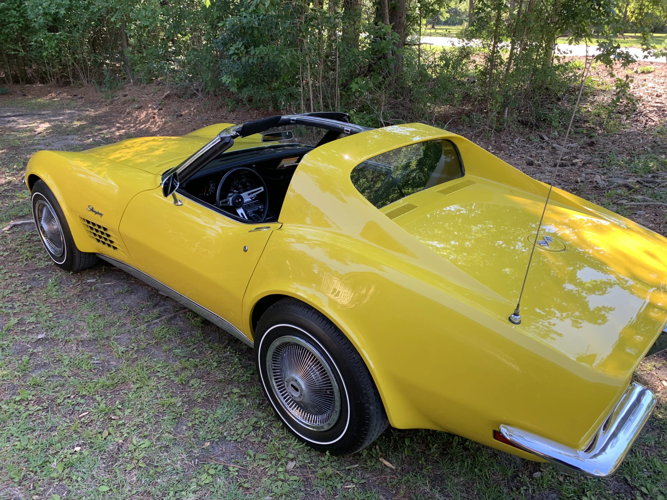Chevrolet-Corvette-coupe-1971-Yellow-Black-23