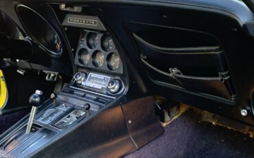 Chevrolet-Corvette-coupe-1971-Yellow-Black-32