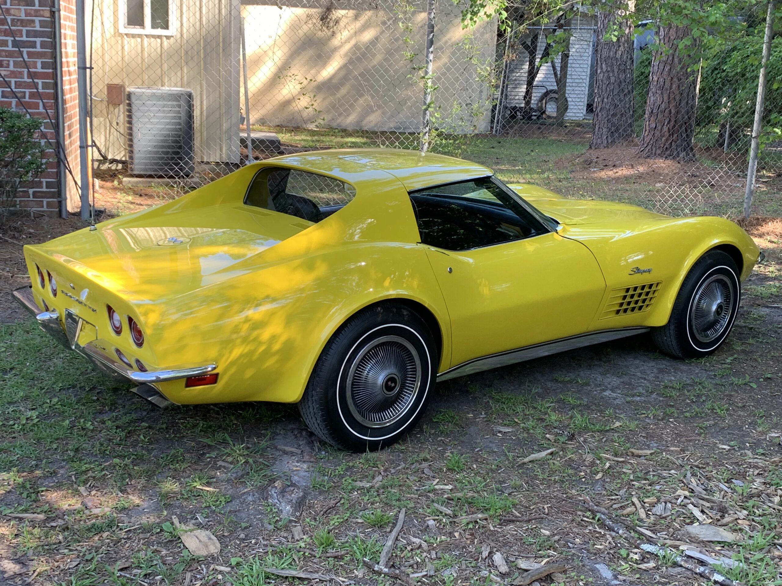 Chevrolet-Corvette-coupe-1971-Yellow-Black-34
