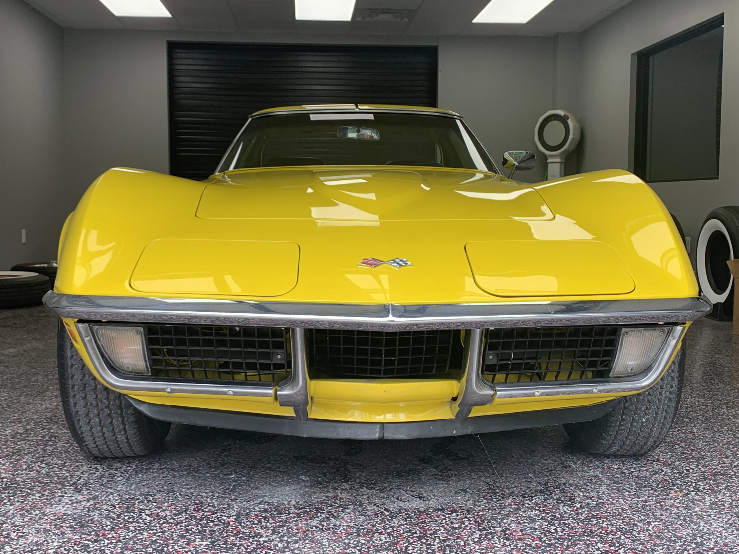 Chevrolet-Corvette-coupe-1971-Yellow-Black