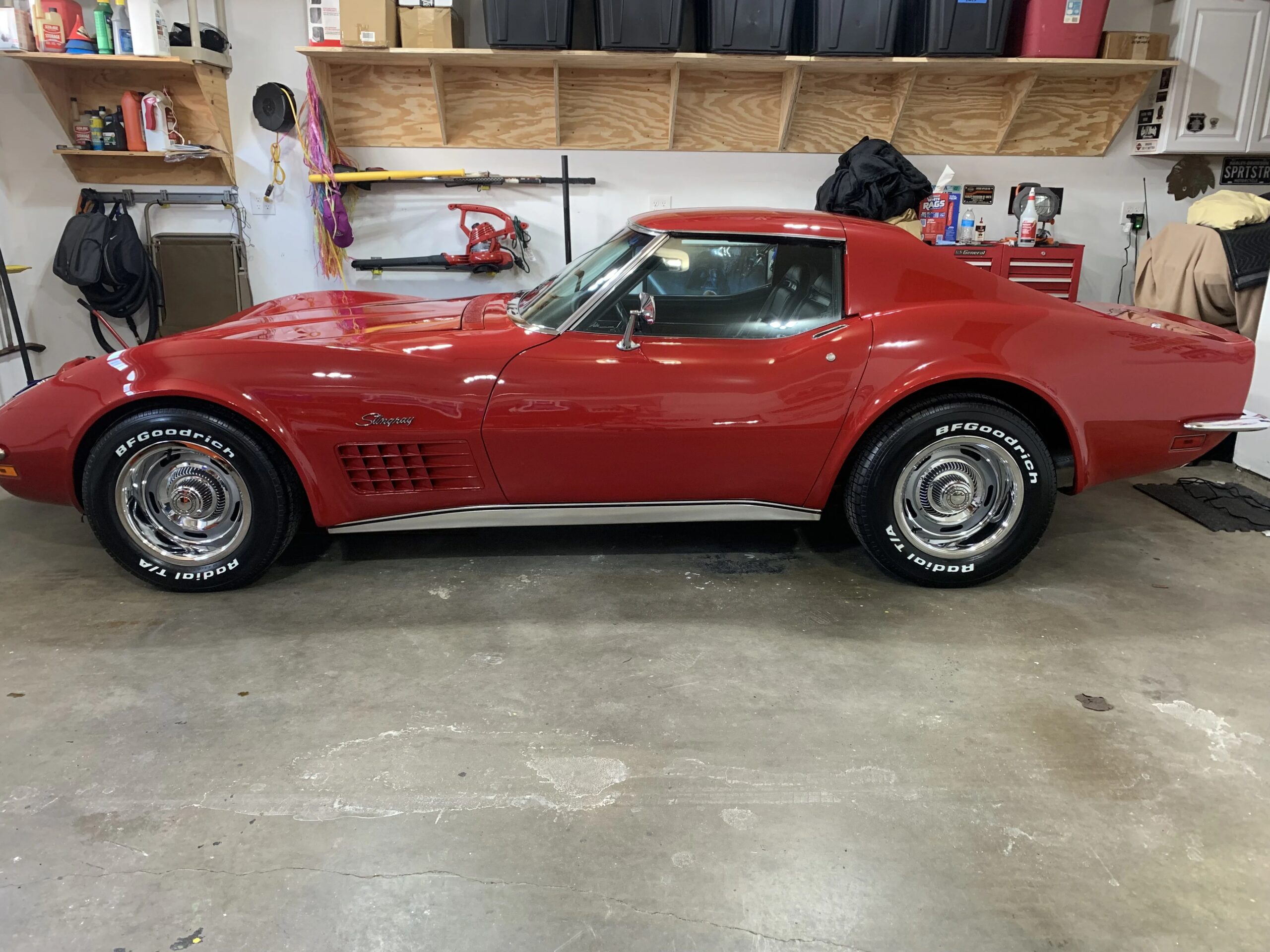 Chevrolet-Corvette-coupe-1972-Red-Black-14