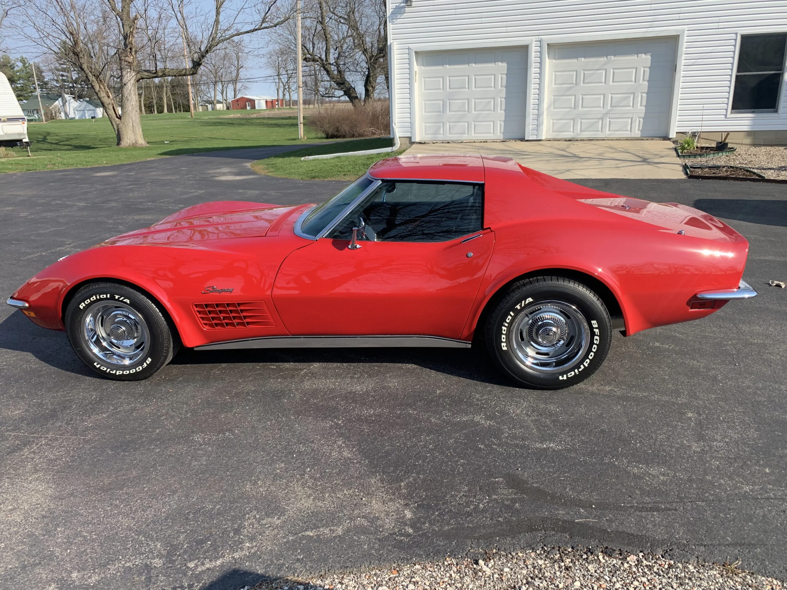Chevrolet-Corvette-coupe-1972-Red-Black-2