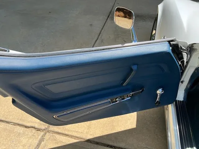 Chevrolet-Corvette-coupe-1972-White-Blue-1