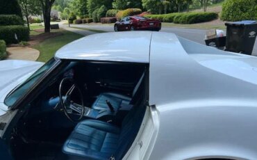 Chevrolet-Corvette-coupe-1972-White-Blue-11