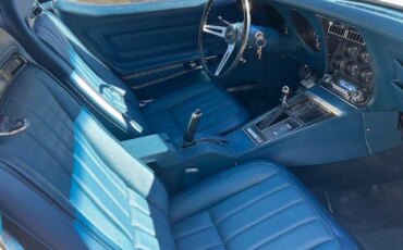 Chevrolet-Corvette-coupe-1972-White-Blue-12