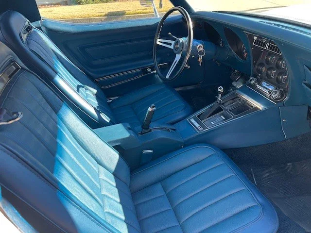 Chevrolet-Corvette-coupe-1972-White-Blue-12