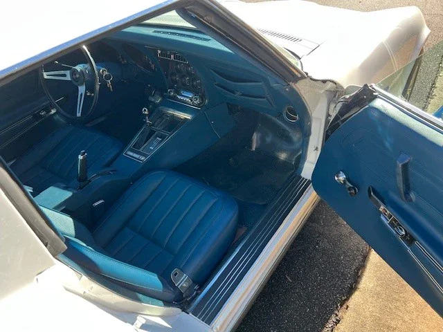 Chevrolet-Corvette-coupe-1972-White-Blue-13