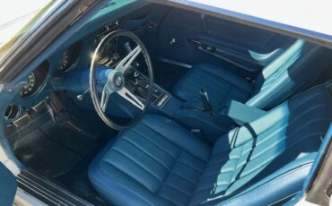 Chevrolet-Corvette-coupe-1972-White-Blue-2