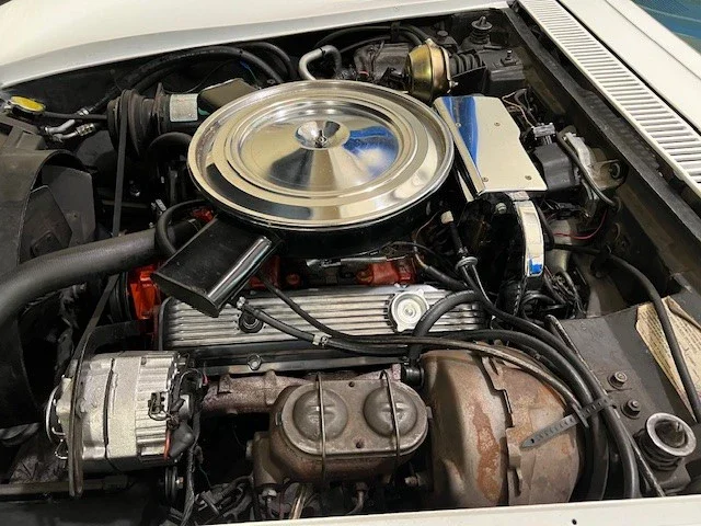 Chevrolet-Corvette-coupe-1972-White-Blue-3