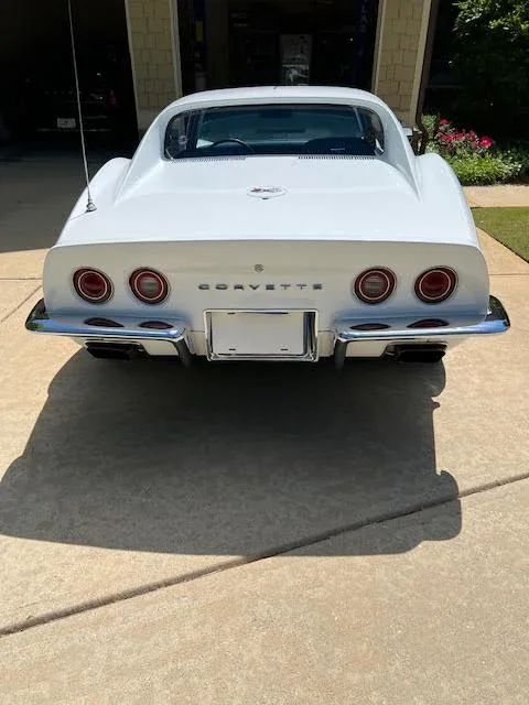 Chevrolet-Corvette-coupe-1972-White-Blue-4