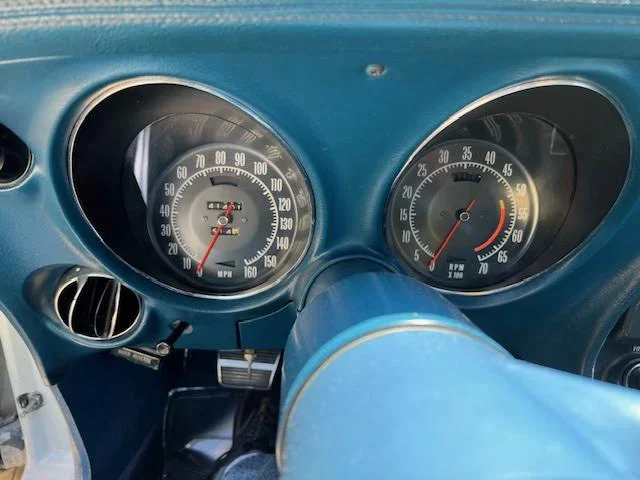 Chevrolet-Corvette-coupe-1972-White-Blue-6