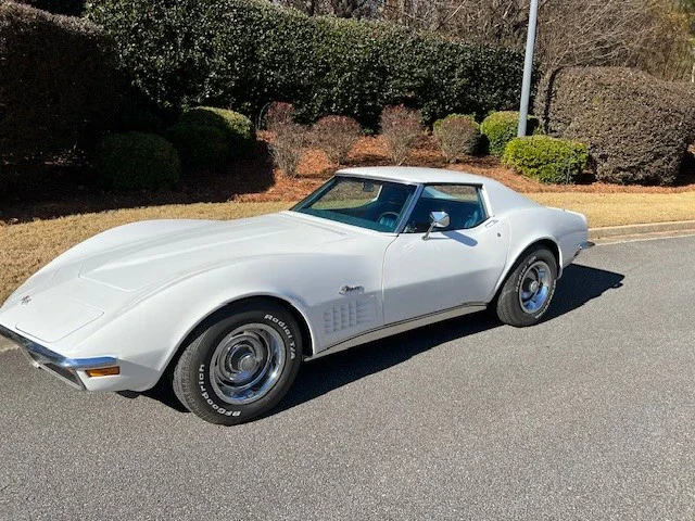 Chevrolet-Corvette-coupe-1972-White-Blue-8