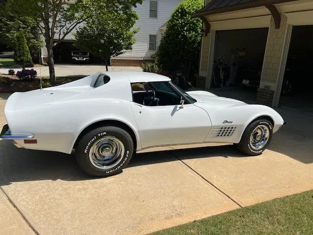 Chevrolet-Corvette-coupe-1972-White-Blue