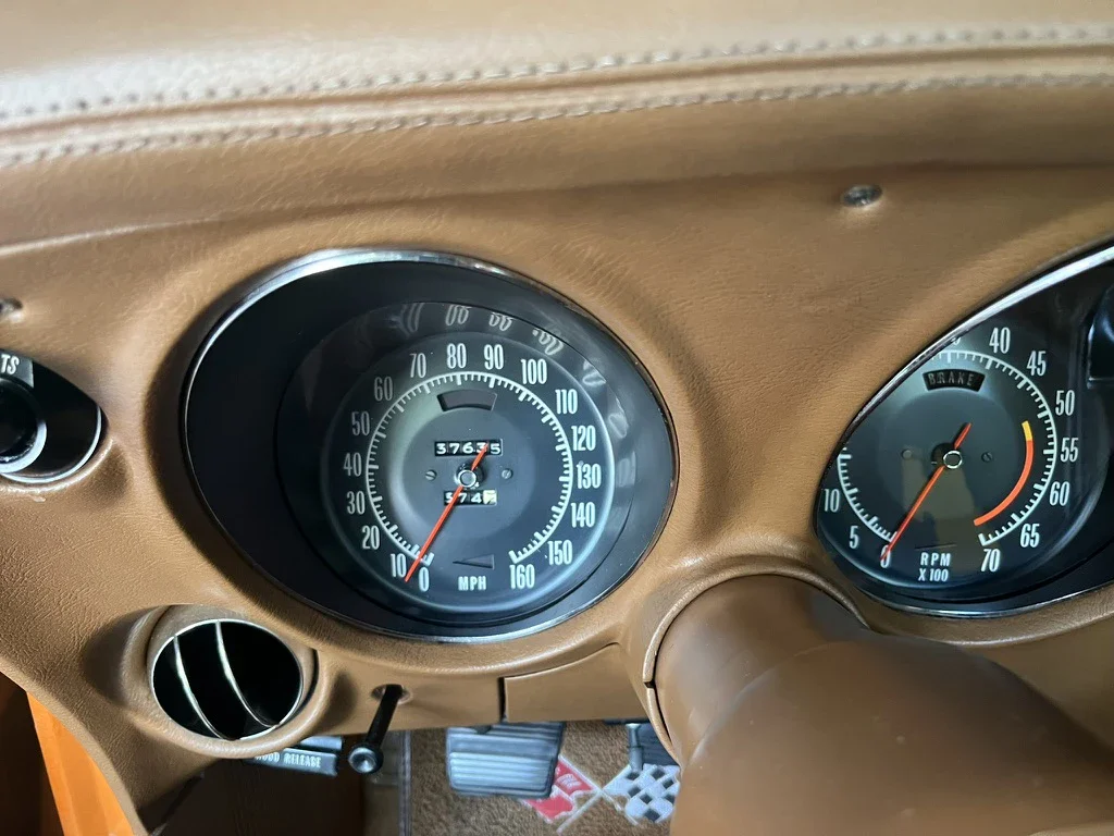 Chevrolet-Corvette-coupe-1973-Orange-Medium-Saddle-16