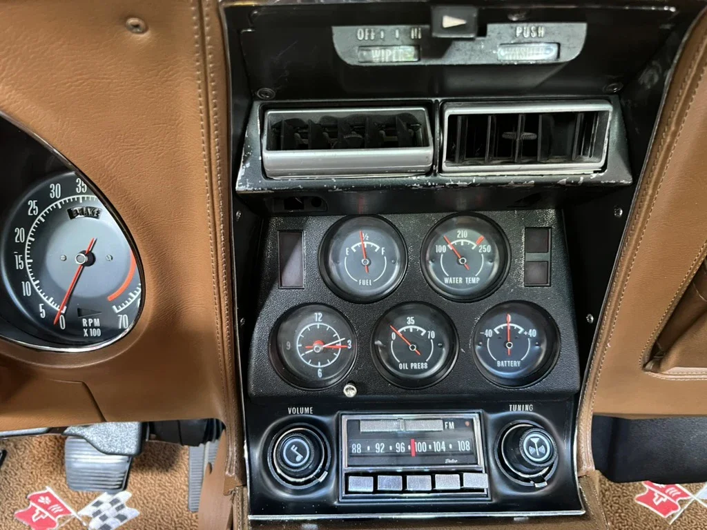 Chevrolet-Corvette-coupe-1973-Orange-Medium-Saddle-2