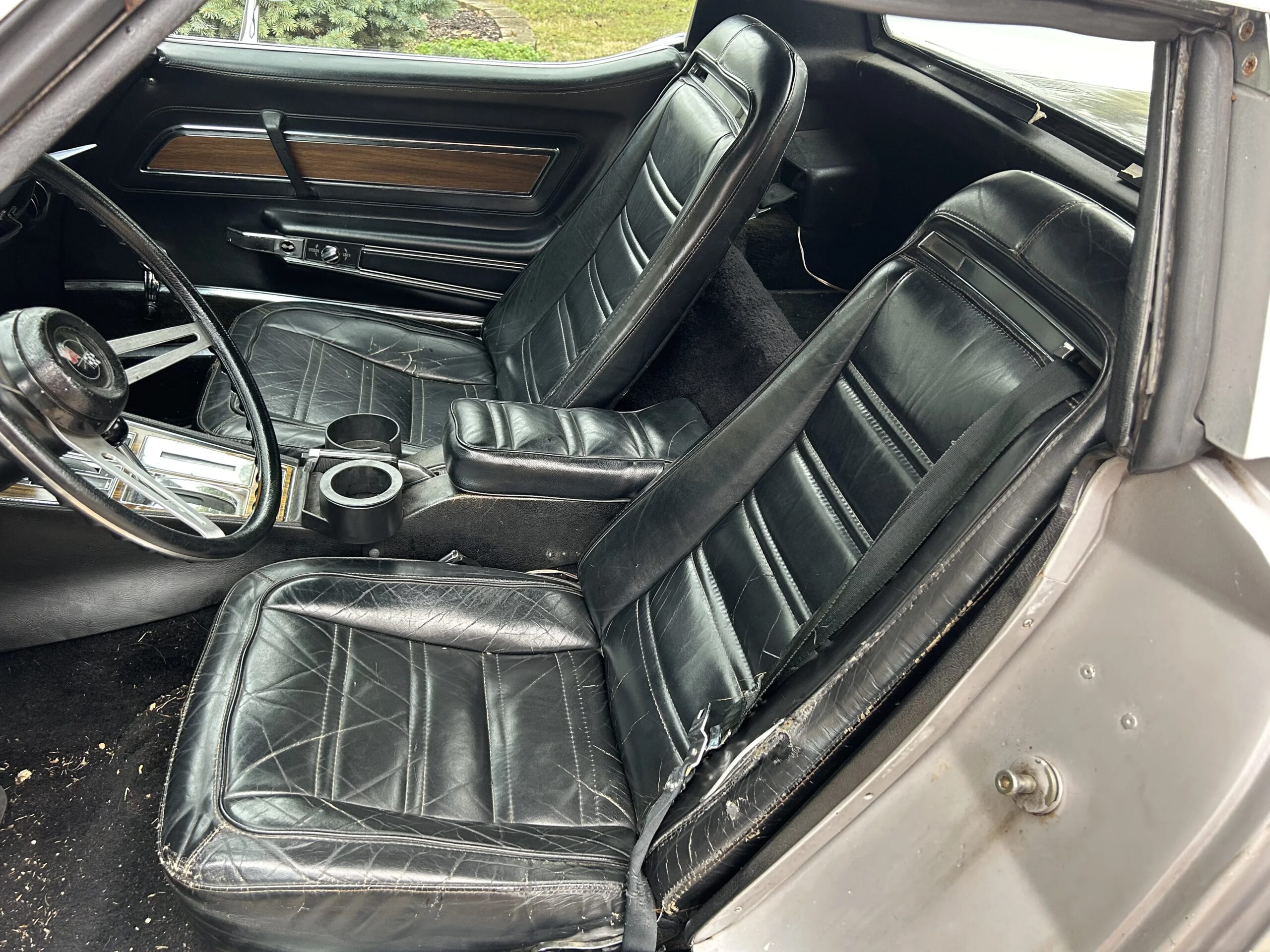 Chevrolet-Corvette-coupe-1973-Silver-Black-3