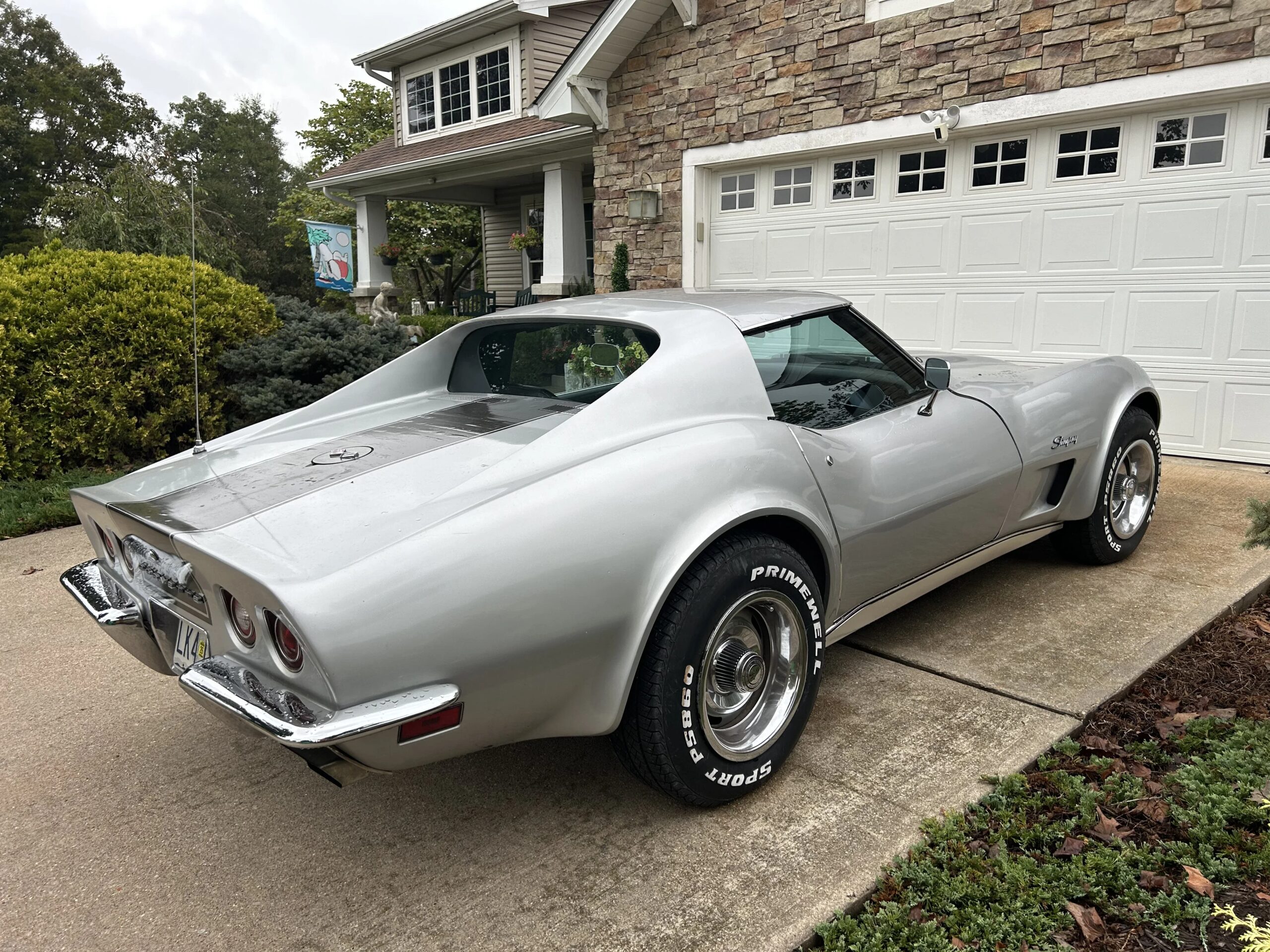 Chevrolet-Corvette-coupe-1973-Silver-Black