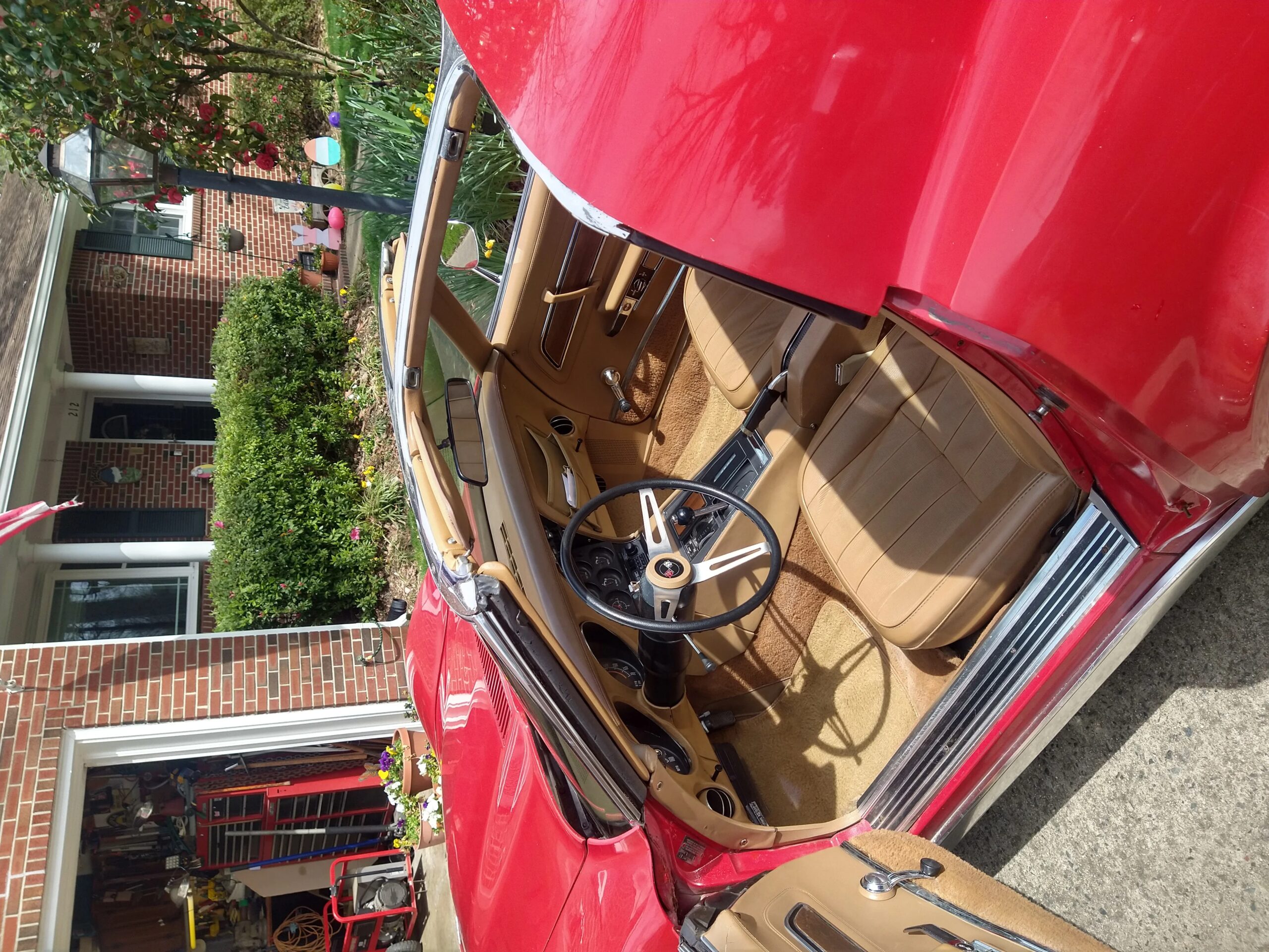 Chevrolet-Corvette-coupe-1974-Red-Tan-2