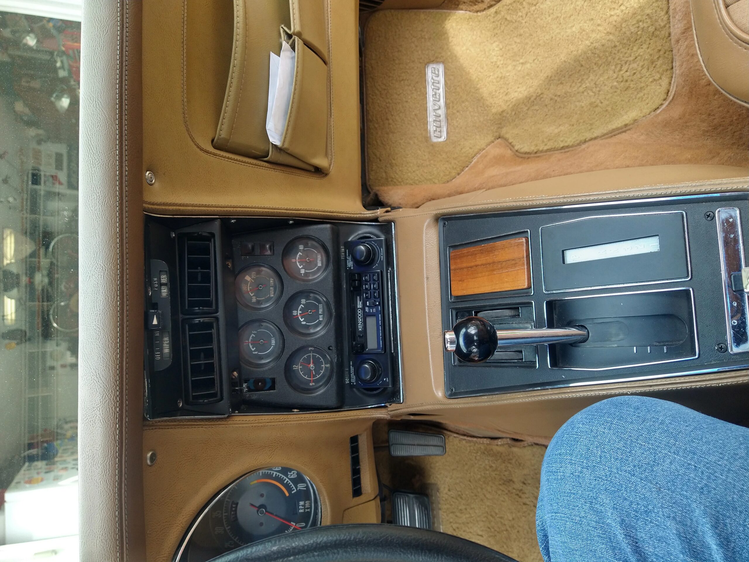 Chevrolet-Corvette-coupe-1974-Red-Tan-7