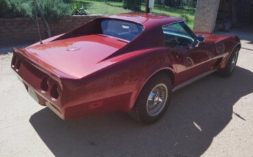 Chevrolet-Corvette-coupe-1975-Burgundy-Black-1