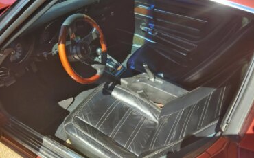 Chevrolet-Corvette-coupe-1975-Burgundy-Black-5