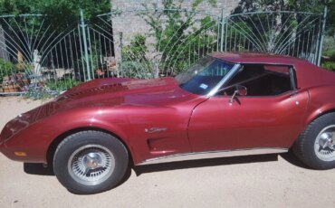 Chevrolet-Corvette-coupe-1975-Burgundy-Black-6