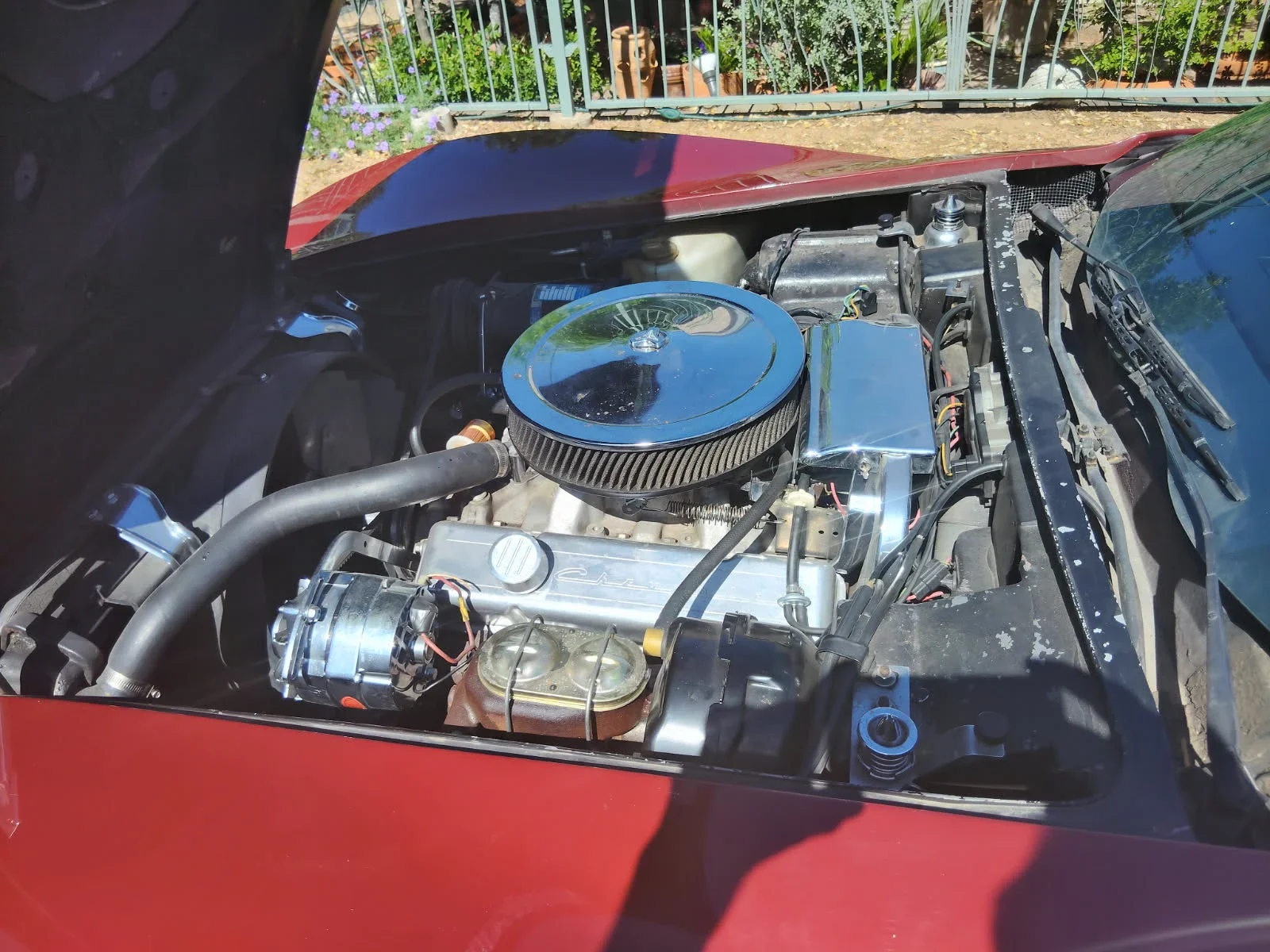 Chevrolet-Corvette-coupe-1975-Burgundy-Black