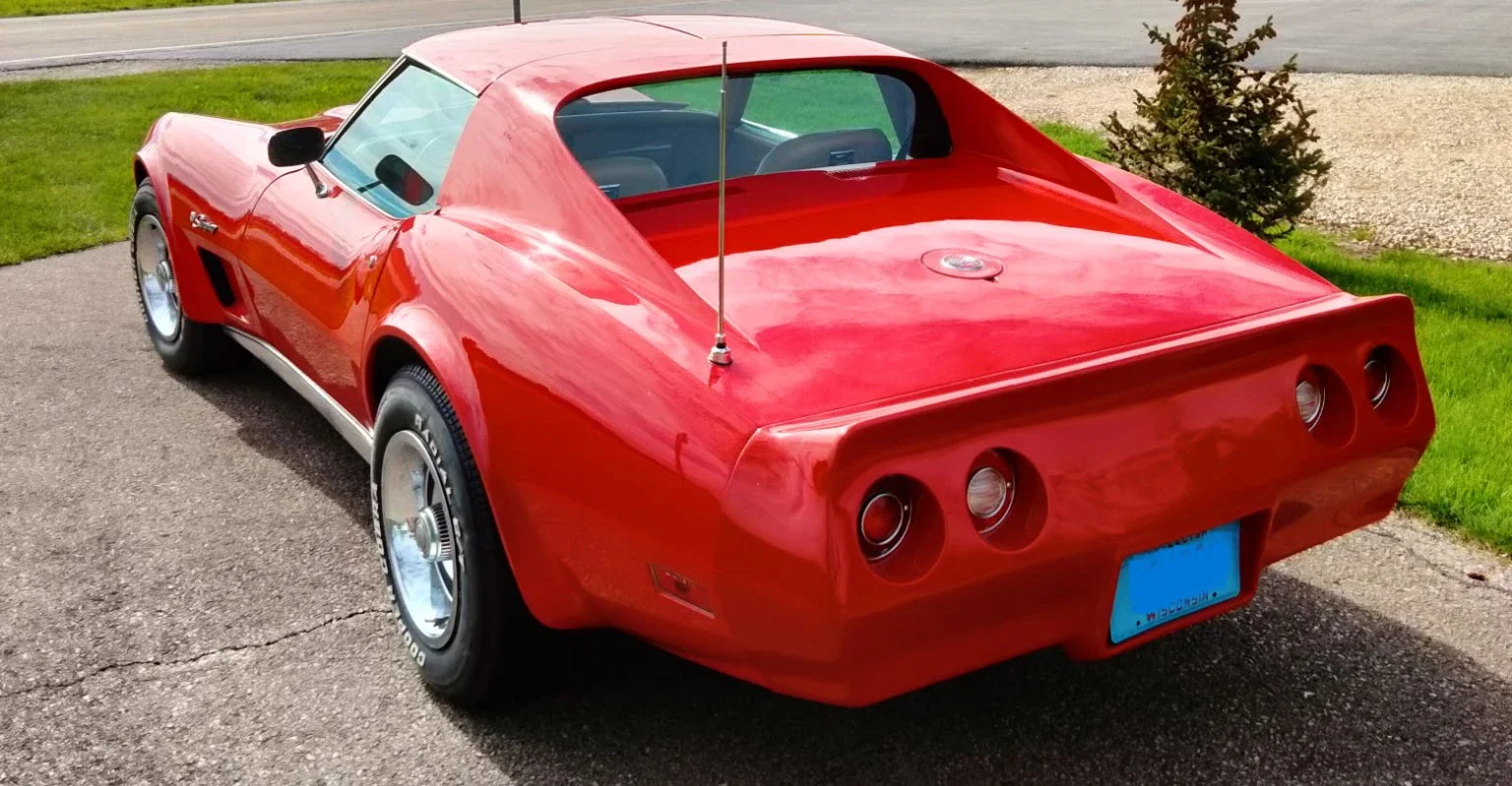 Chevrolet-Corvette-coupe-1975-Red-Tan-2