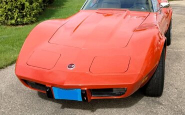 Chevrolet-Corvette-coupe-1975-Red-Tan