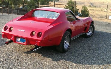 Chevrolet-Corvette-coupe-1976-Red-Beige-3