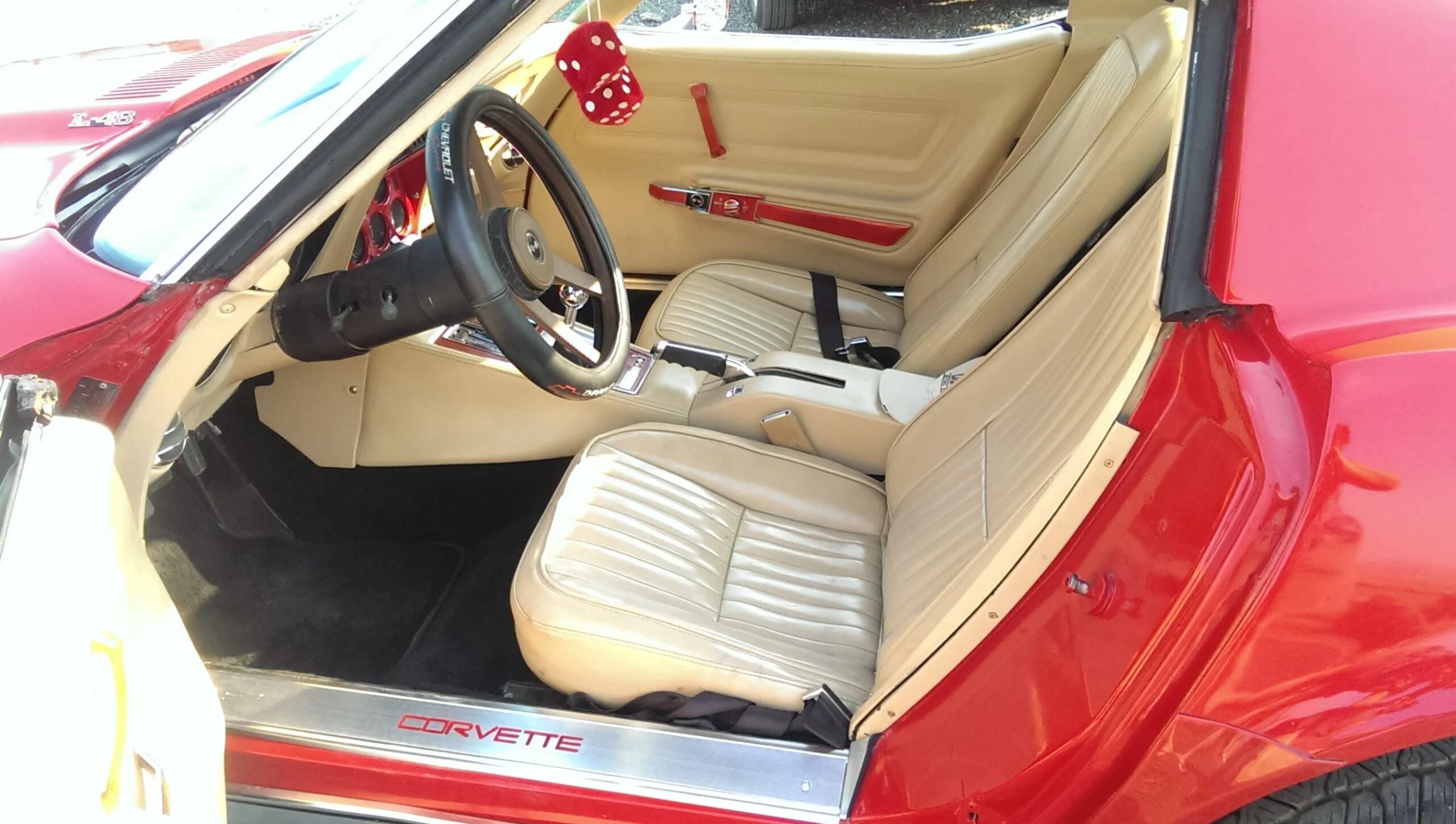 Chevrolet-Corvette-coupe-1976-Red-Beige-5